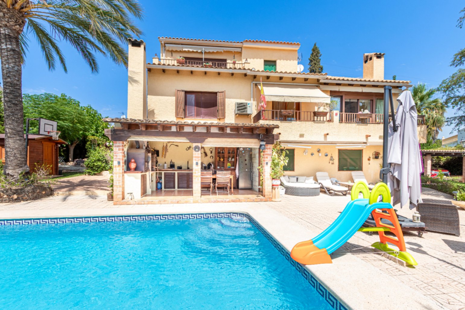 Charming Mediterranean villa with 6 bedrooms for sale in La Nucía, Alicante