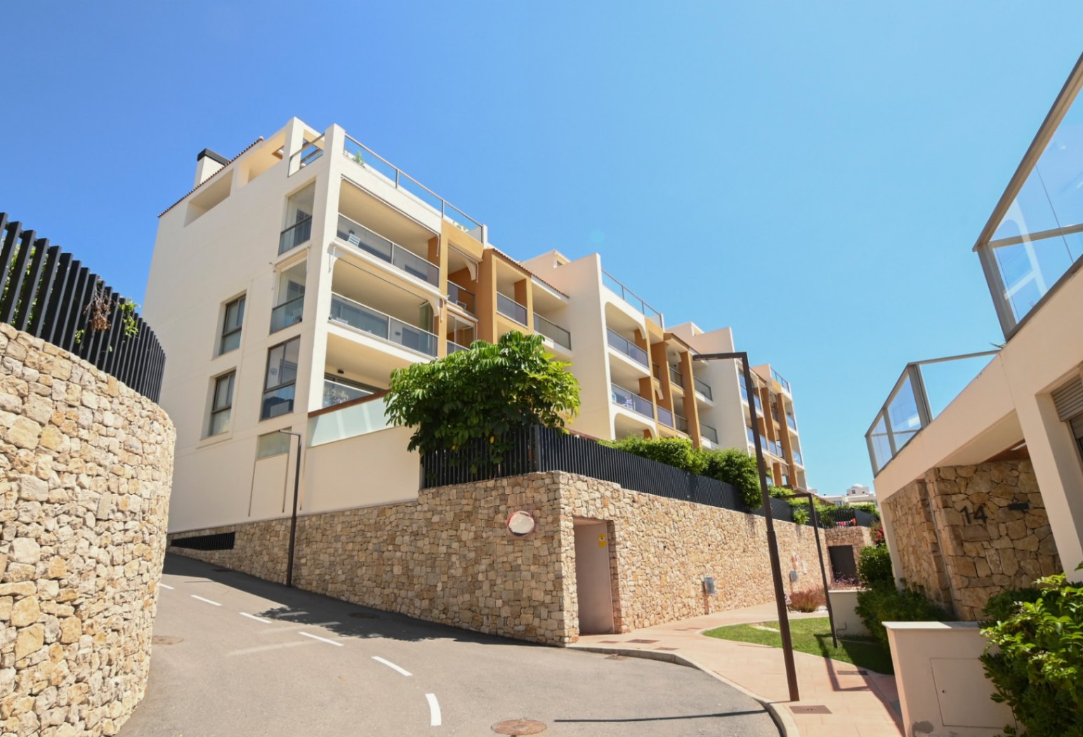 3-bedroom penthouse on the beachfront of Playa del Paradis for sale in Villajoyosa
