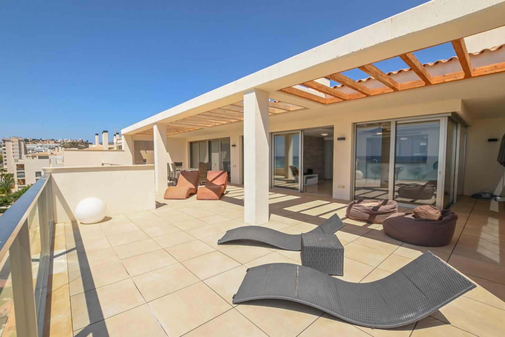 3-bedroom penthouse on the beachfront of Playa del Paradis for sale in Villajoyosa