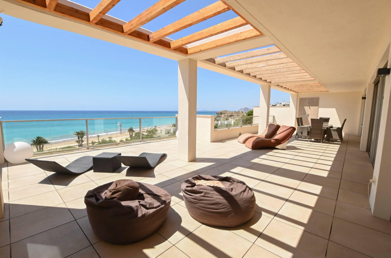 3-bedroom penthouse on the beachfront of Playa del Paradis for sale in Villajoyosa