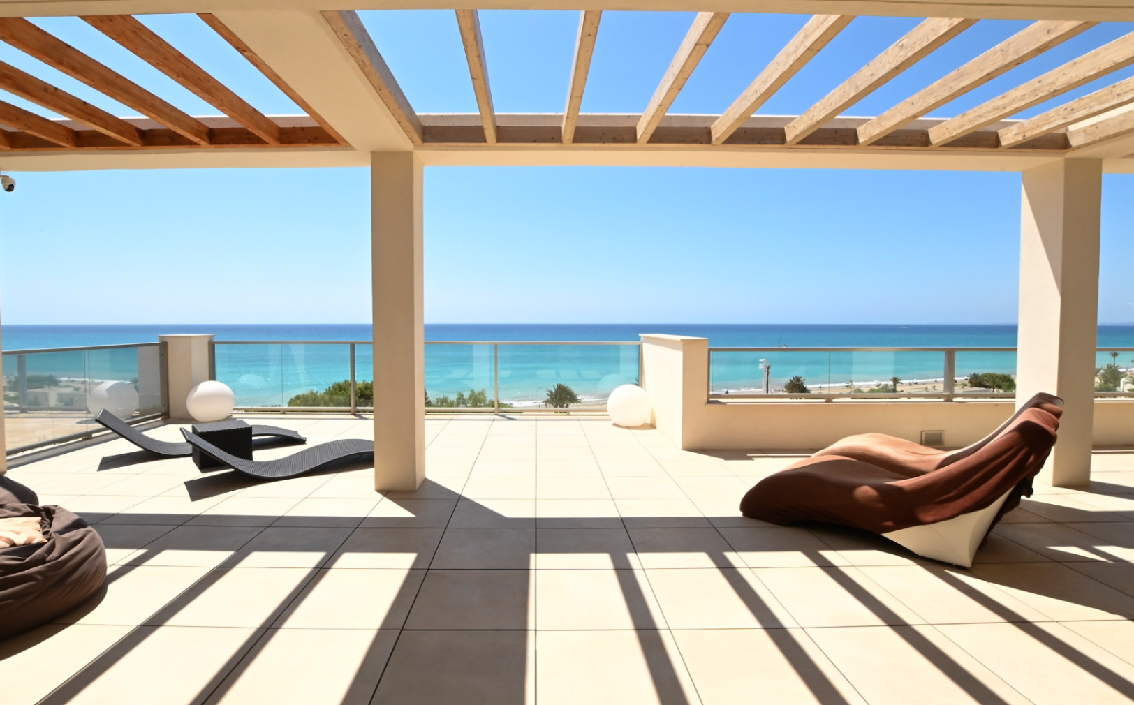 3-bedroom penthouse on the beachfront of Playa del Paradis for sale in Villajoyosa