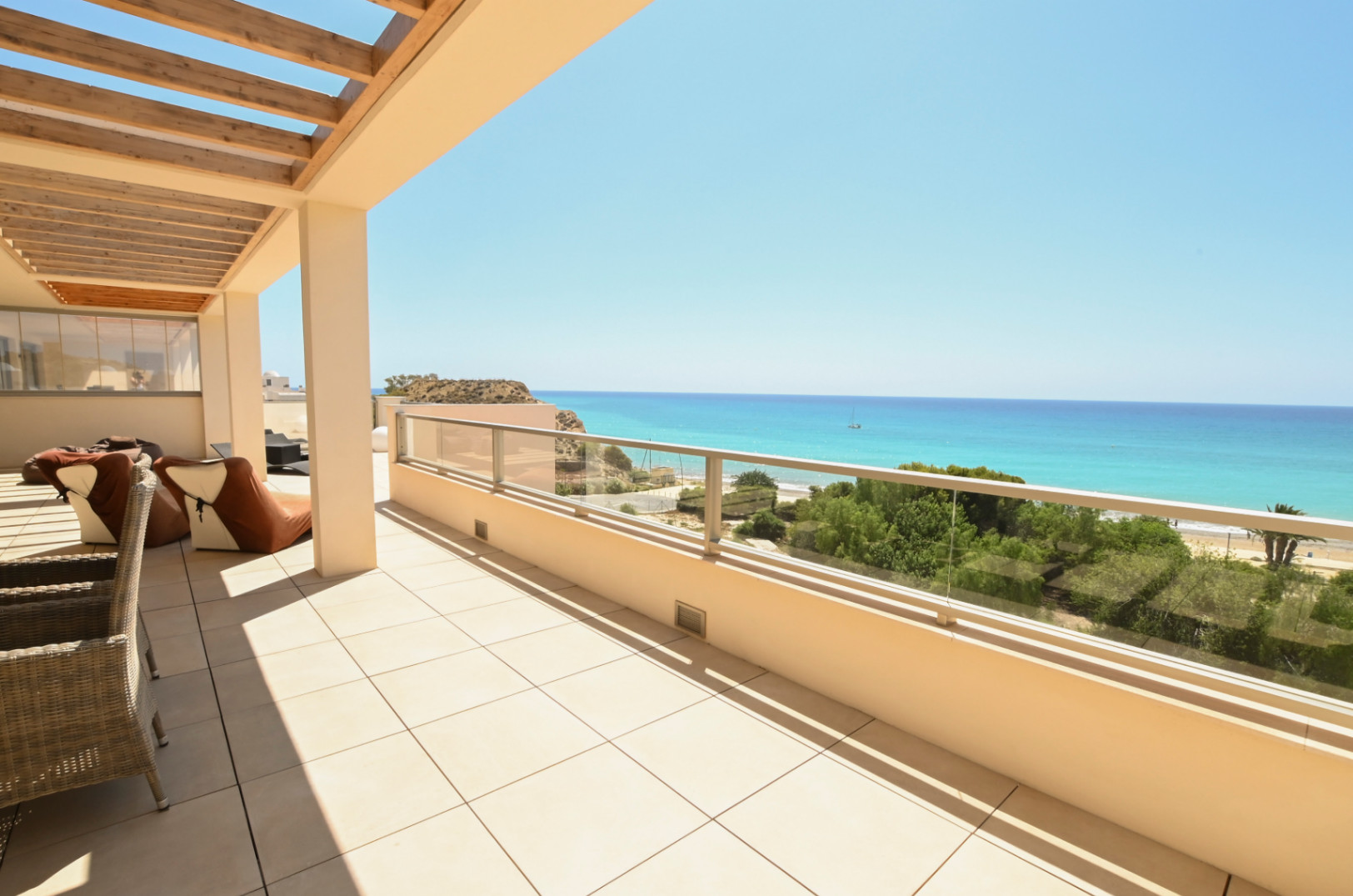 3-bedroom penthouse on the beachfront of Playa del Paradis for sale in Villajoyosa