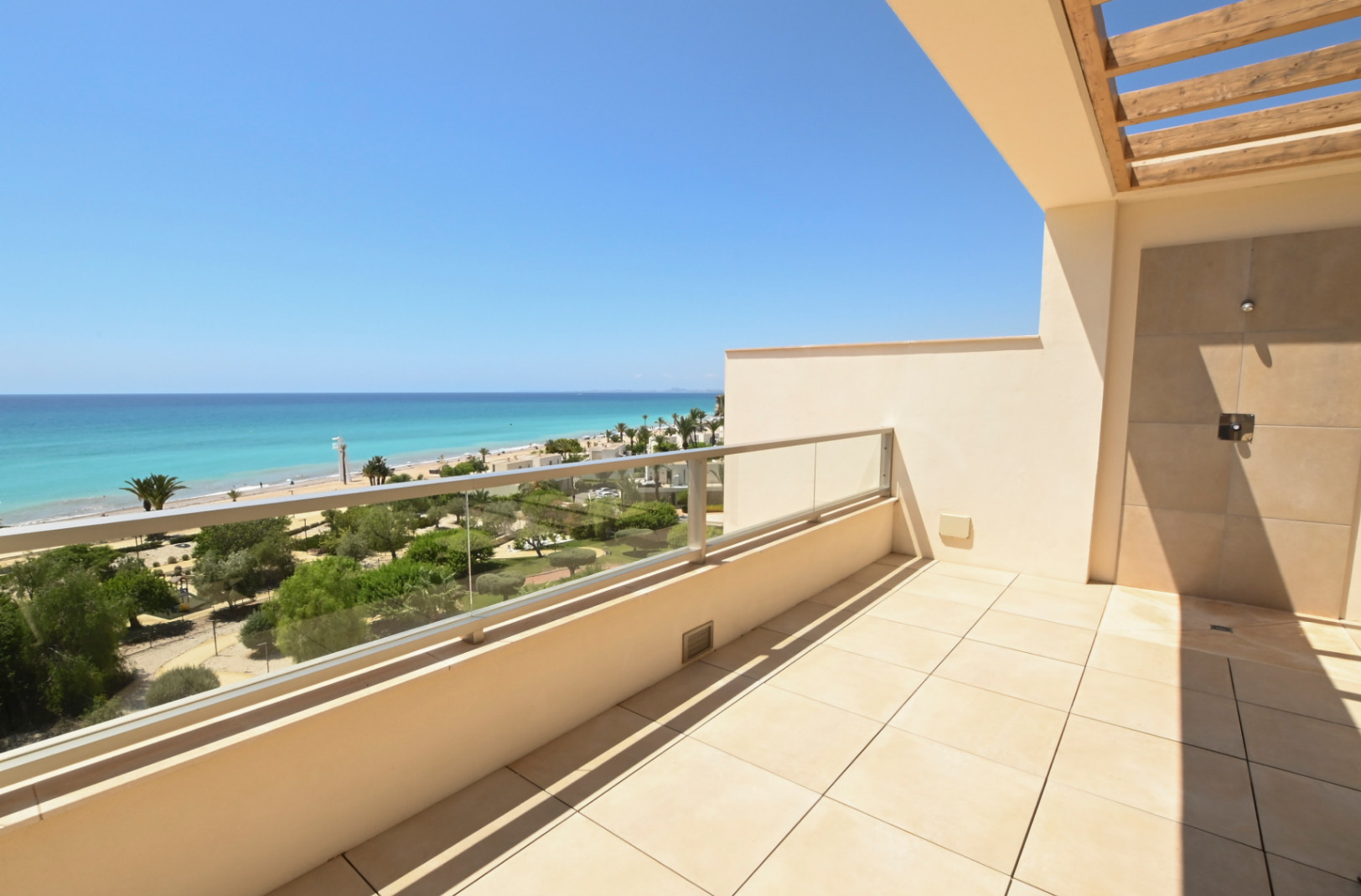 3-bedroom penthouse on the beachfront of Playa del Paradis for sale in Villajoyosa