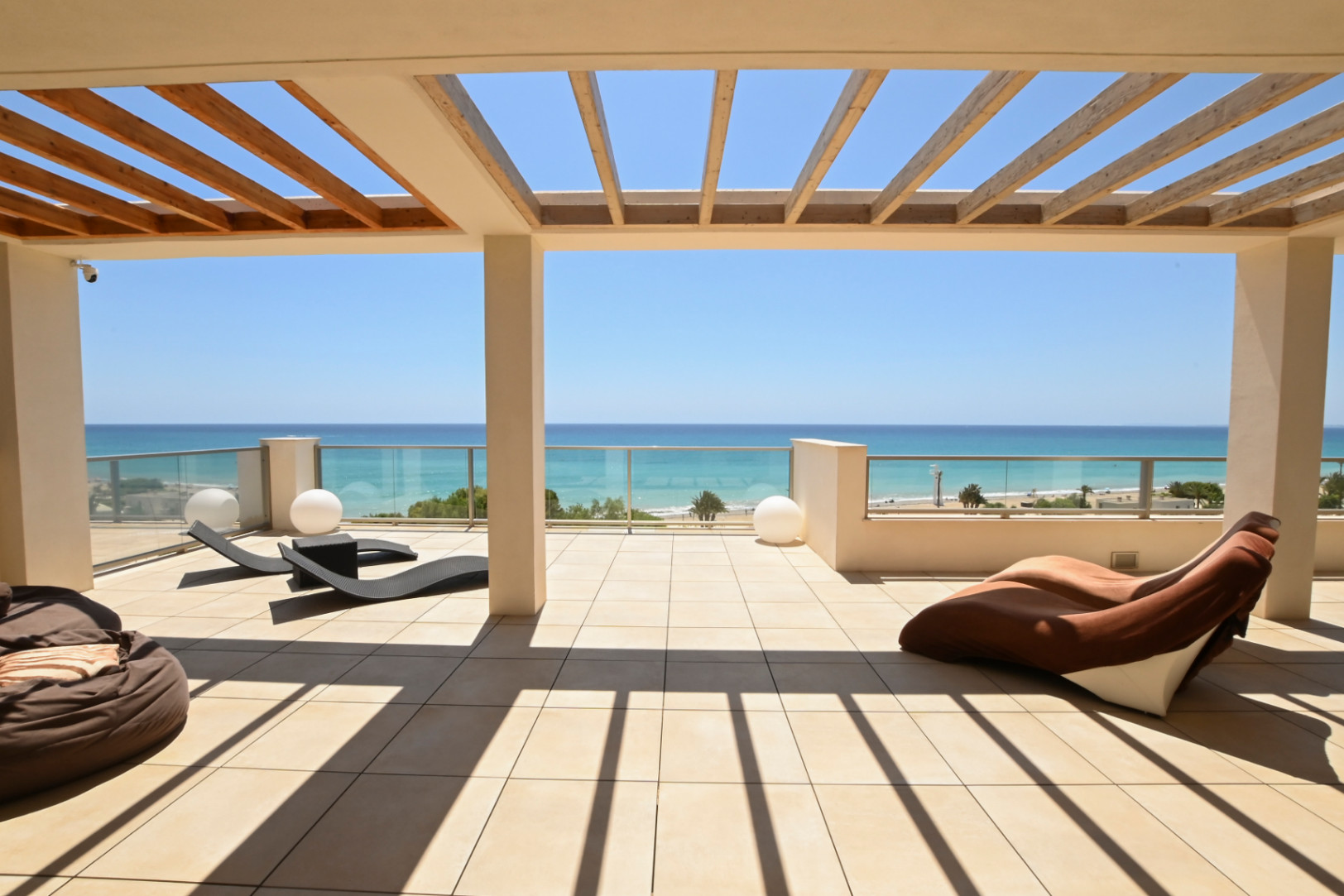3-bedroom penthouse on the beachfront of Playa del Paradis for sale in Villajoyosa
