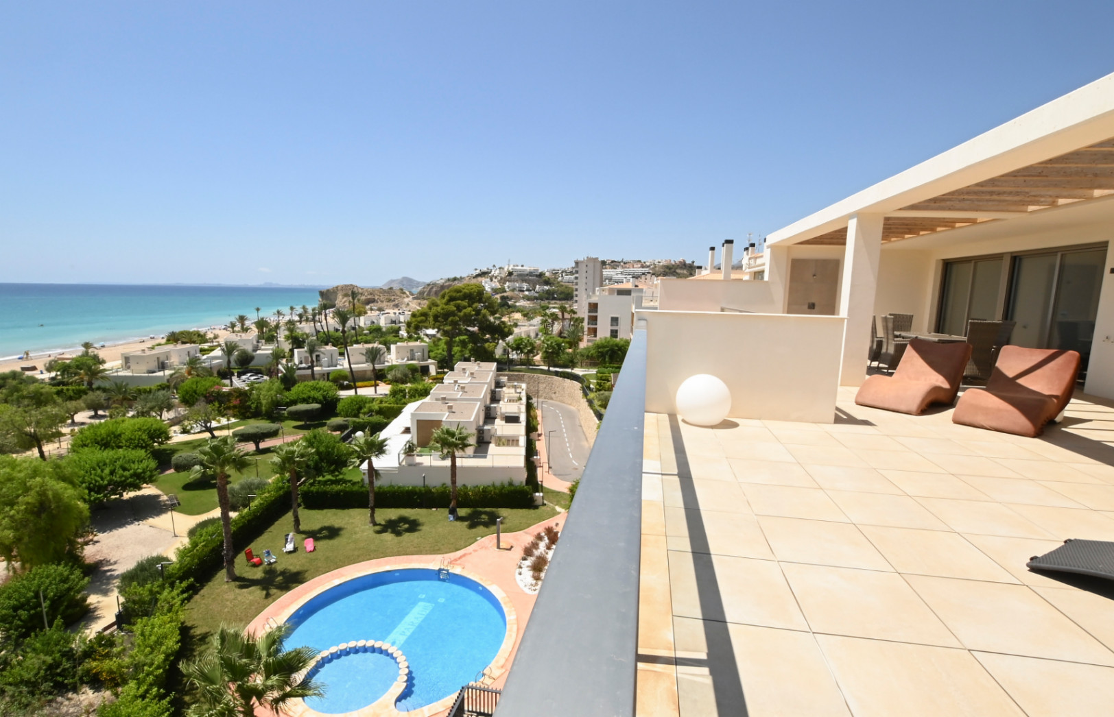 3-bedroom penthouse on the beachfront of Playa del Paradis for sale in Villajoyosa
