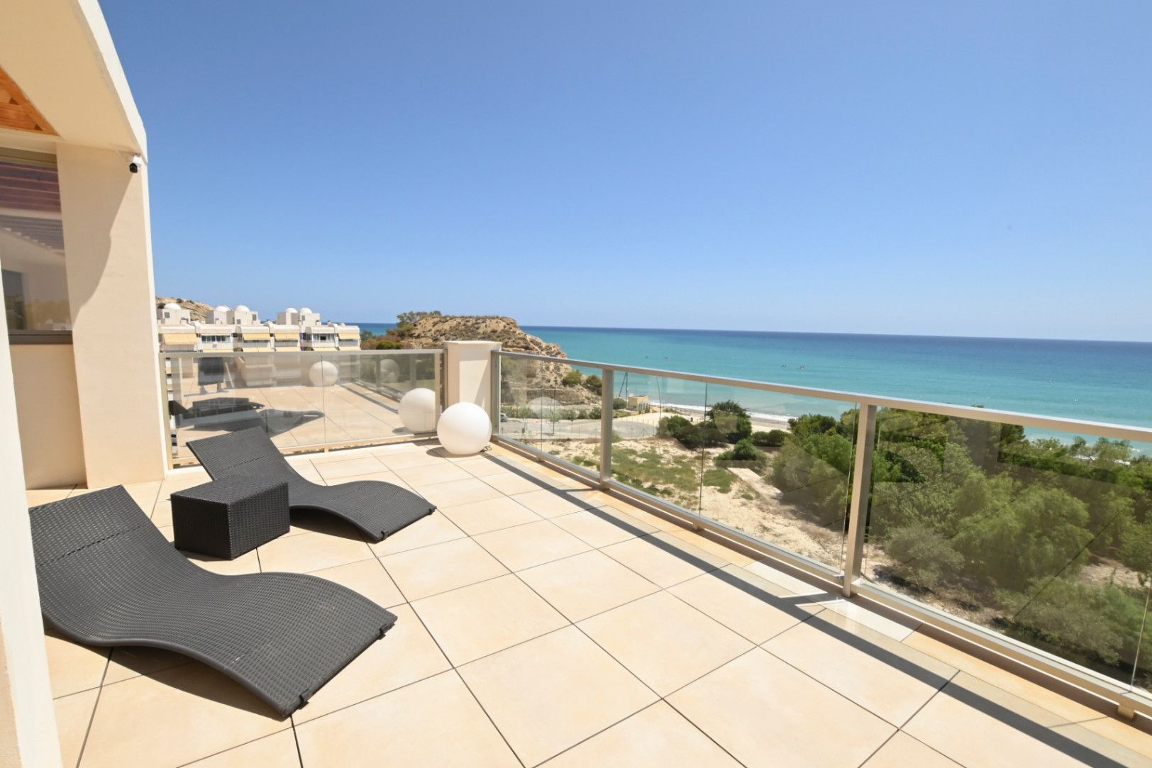 3-bedroom penthouse on the beachfront of Playa del Paradis for sale in Villajoyosa