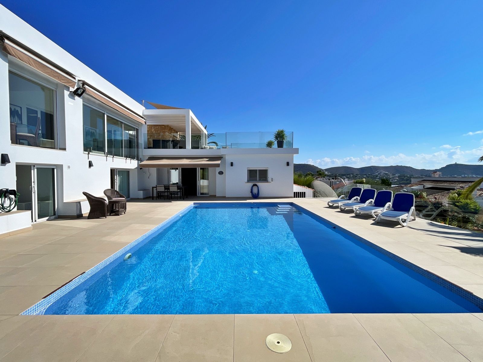 Villa met zeezicht te koop in Moraira