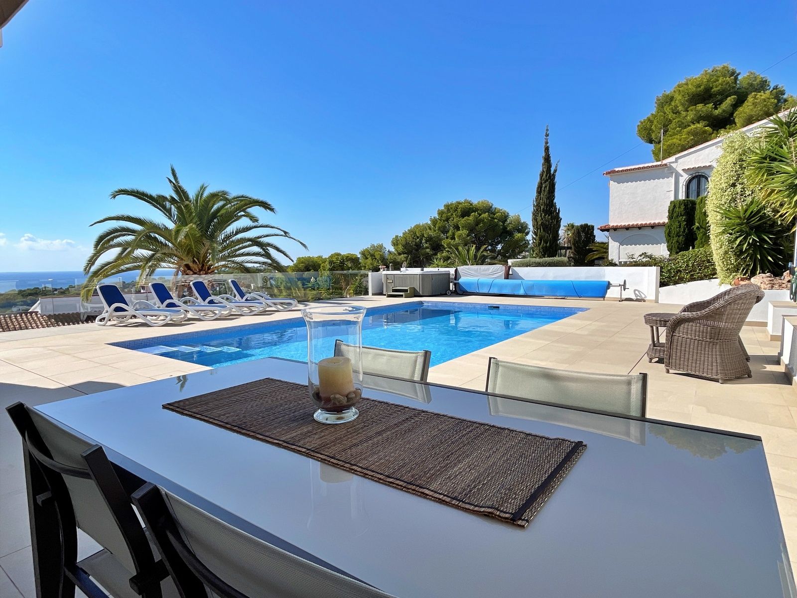 Villa met zeezicht te koop in Moraira