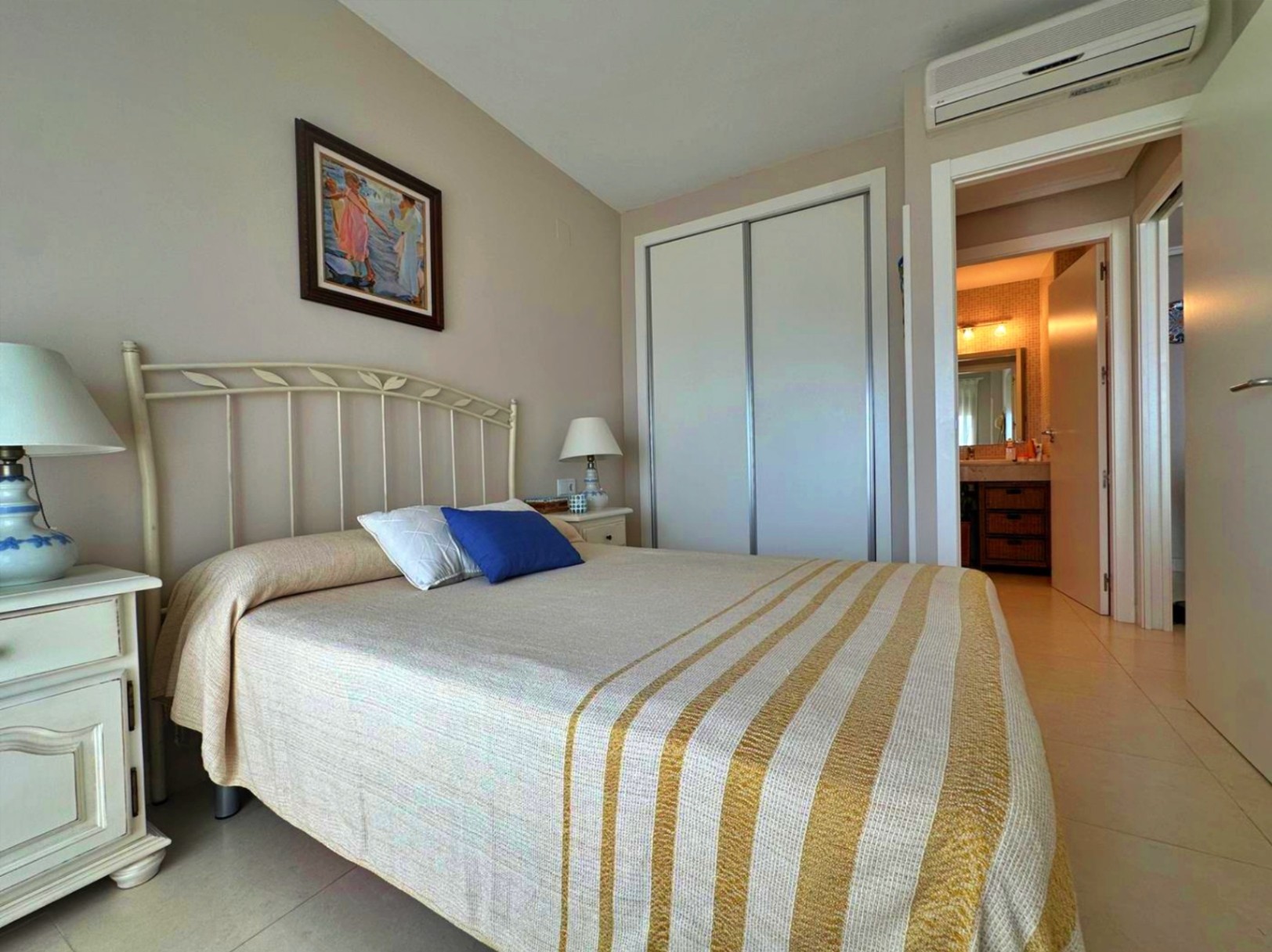 Apartment for sale in Calpe, Steps from Arenal Beach