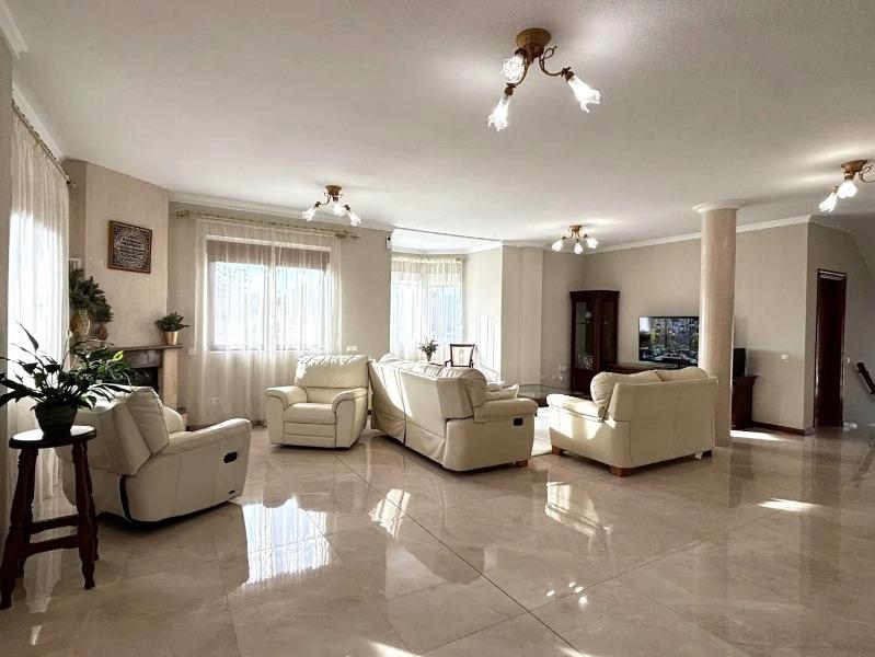 Spacious luxury villa for sale with 5 bedrooms and pool in Ciudad Quesada
