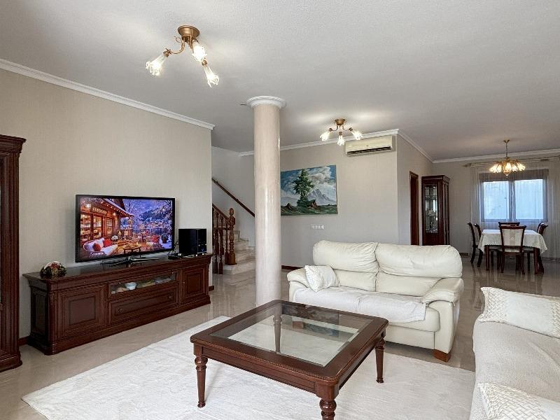 Spacious luxury villa for sale with 5 bedrooms and pool in Ciudad Quesada