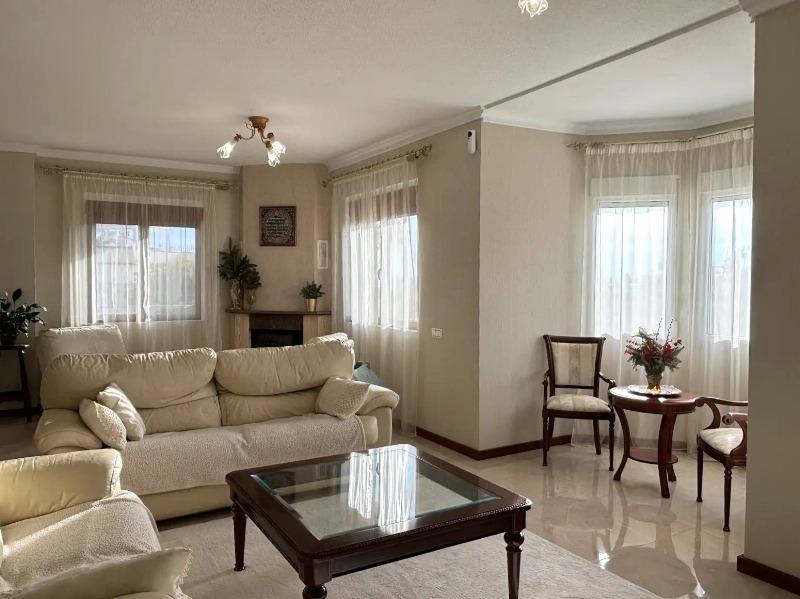 Spacious luxury villa for sale with 5 bedrooms and pool in Ciudad Quesada