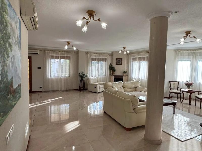 Spacious luxury villa for sale with 5 bedrooms and pool in Ciudad Quesada