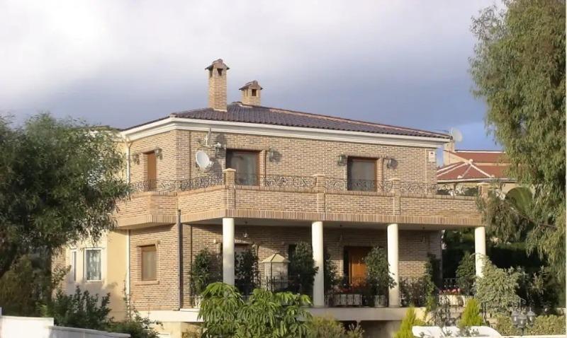 Spacious luxury villa for sale with 5 bedrooms and pool in Ciudad Quesada