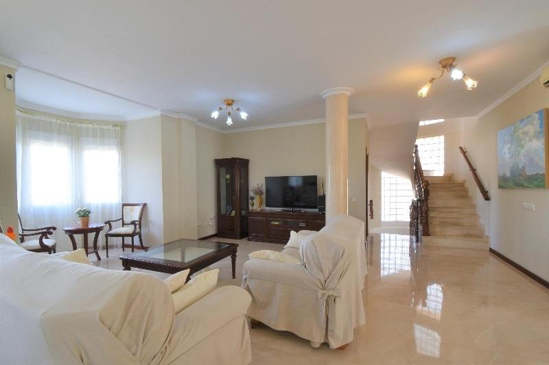 Spacious luxury villa for sale with 5 bedrooms and pool in Ciudad Quesada