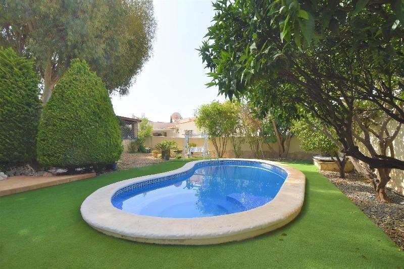 Spacious luxury villa for sale with 5 bedrooms and pool in Ciudad Quesada
