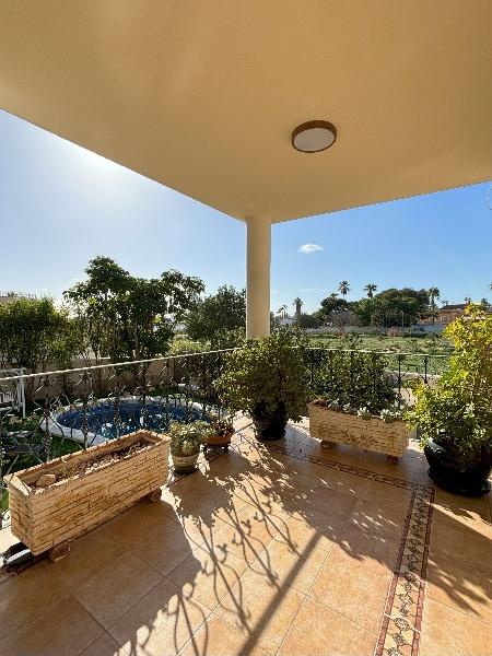 Spacious luxury villa for sale with 5 bedrooms and pool in Ciudad Quesada