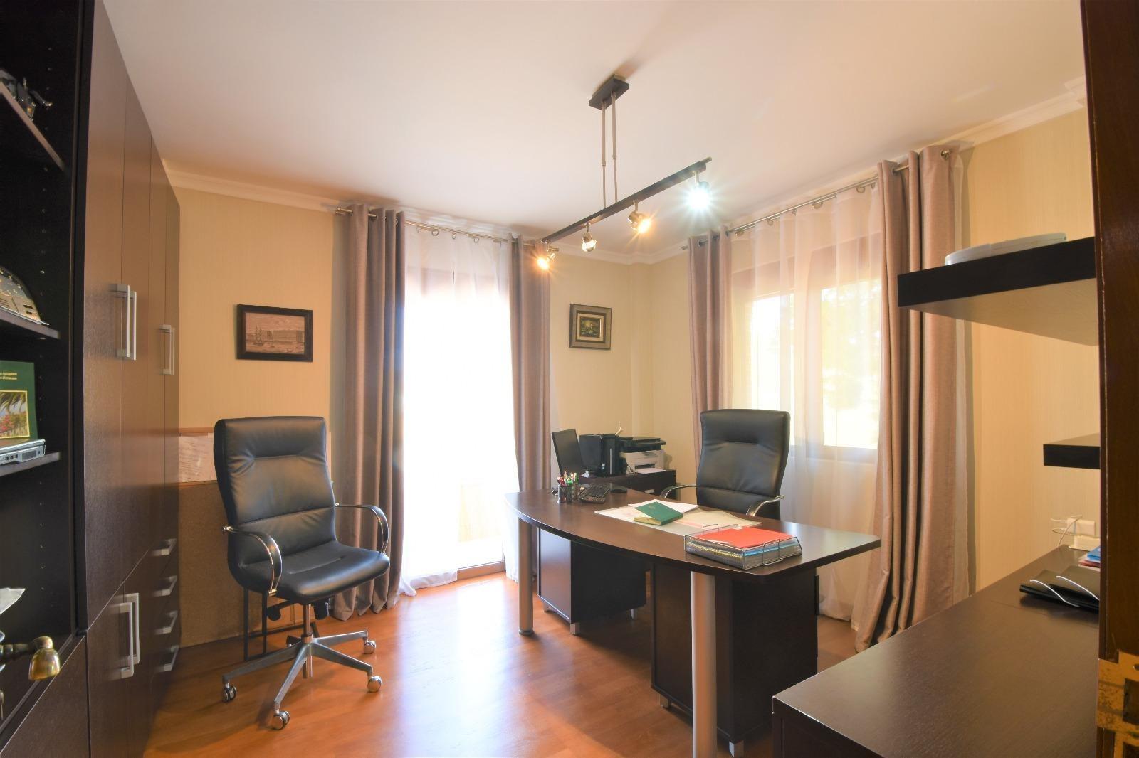 Spacious luxury villa for sale with 5 bedrooms and pool in Ciudad Quesada