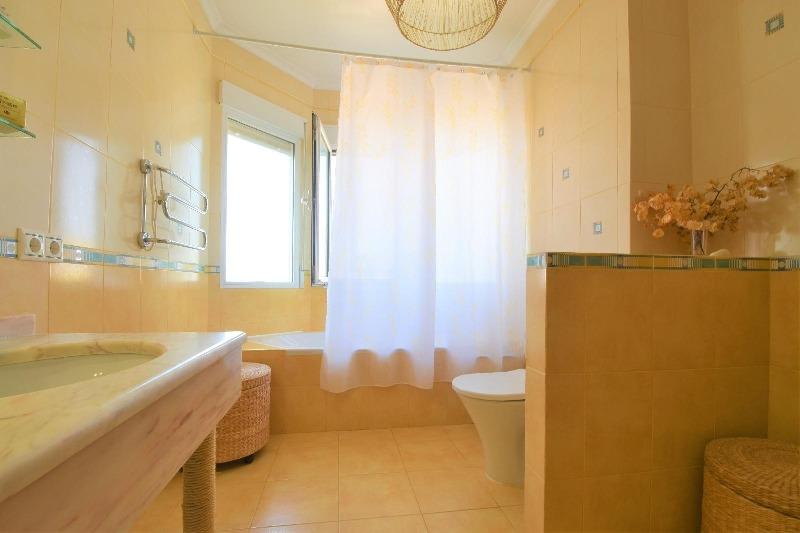 Spacious luxury villa for sale with 5 bedrooms and pool in Ciudad Quesada