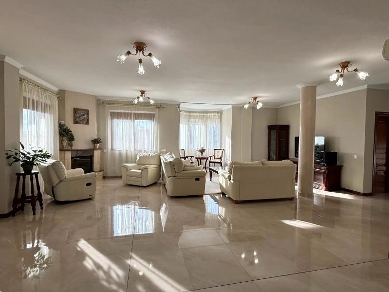 Spacious luxury villa for sale with 5 bedrooms and pool in Ciudad Quesada