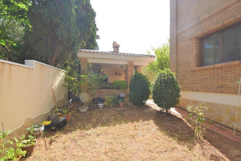 Spacious luxury villa for sale with 5 bedrooms and pool in Ciudad Quesada
