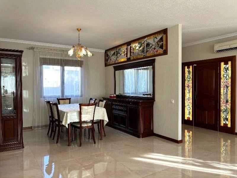 Spacious luxury villa for sale with 5 bedrooms and pool in Ciudad Quesada