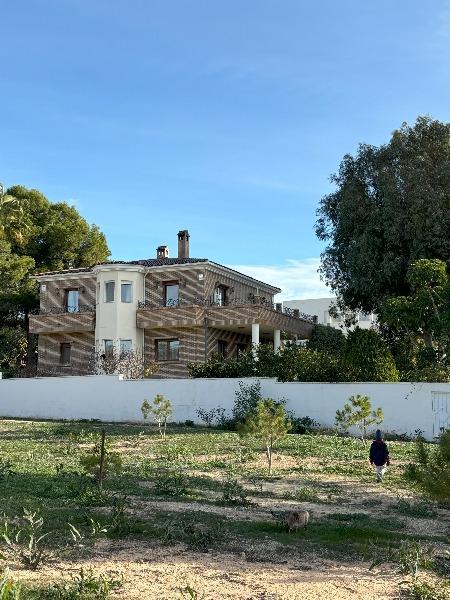 Spacious luxury villa for sale with 5 bedrooms and pool in Ciudad Quesada