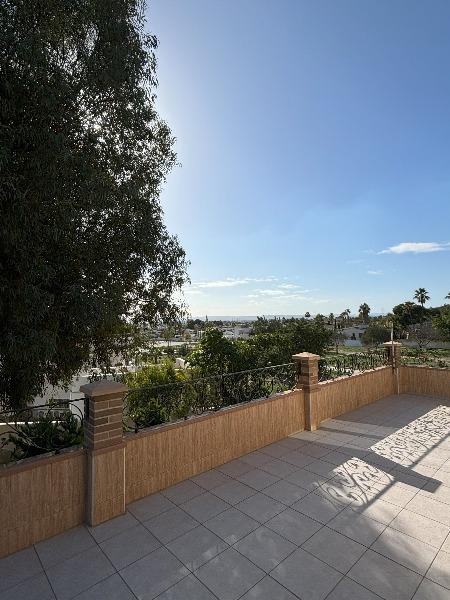 Spacious luxury villa for sale with 5 bedrooms and pool in Ciudad Quesada