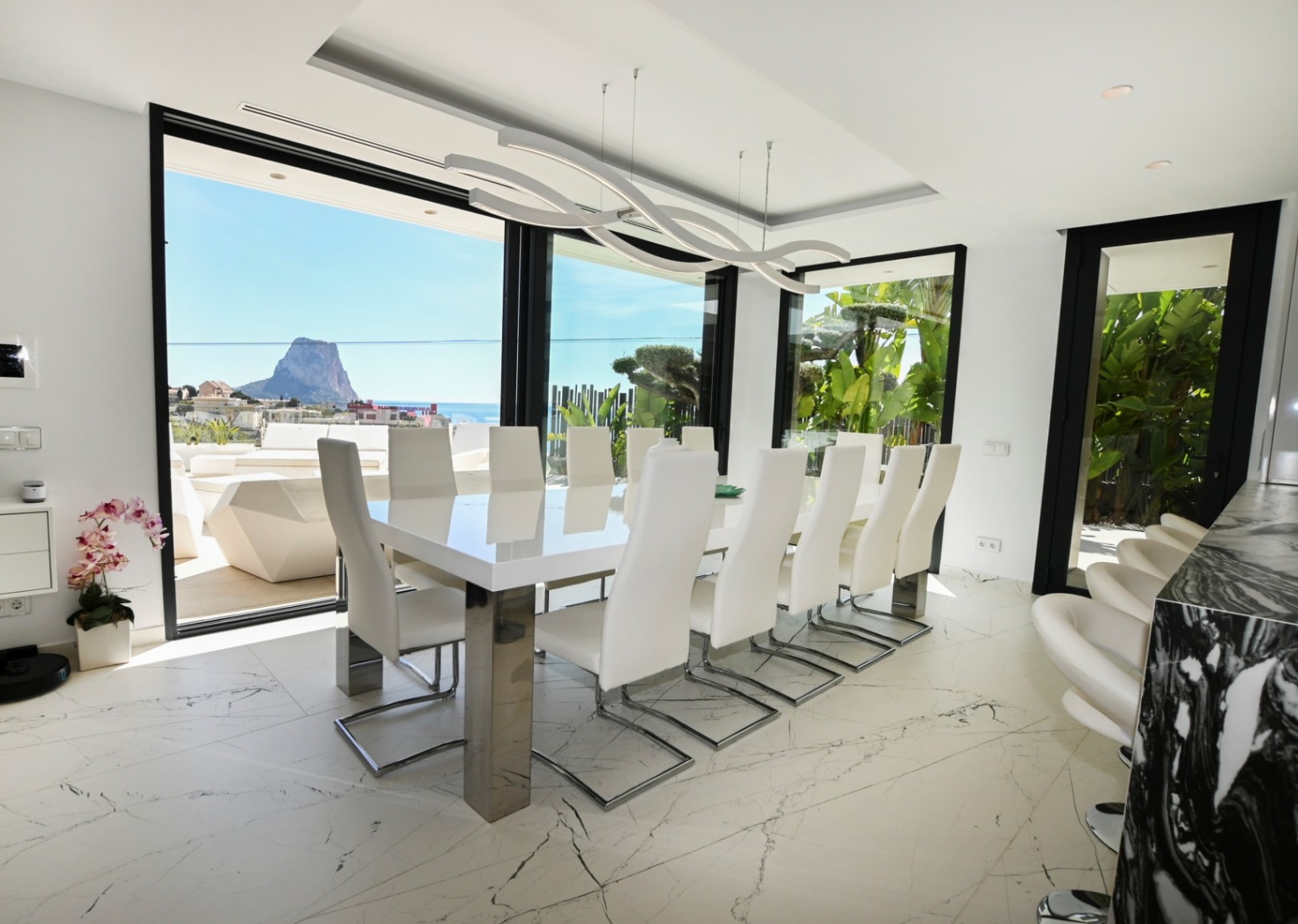 Luxury Villa with Panoramic Sea & Peñón de Ifach Views