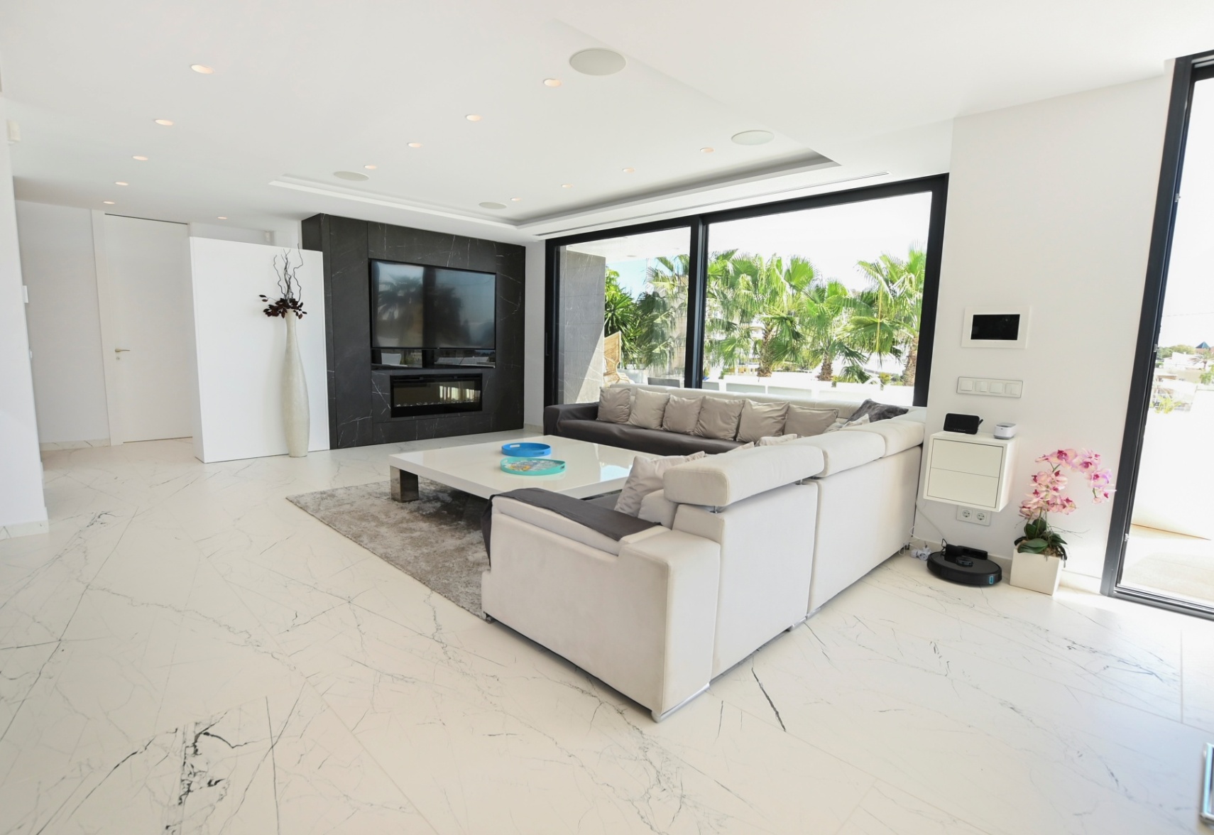 Luxury Villa with Panoramic Sea & Peñón de Ifach Views