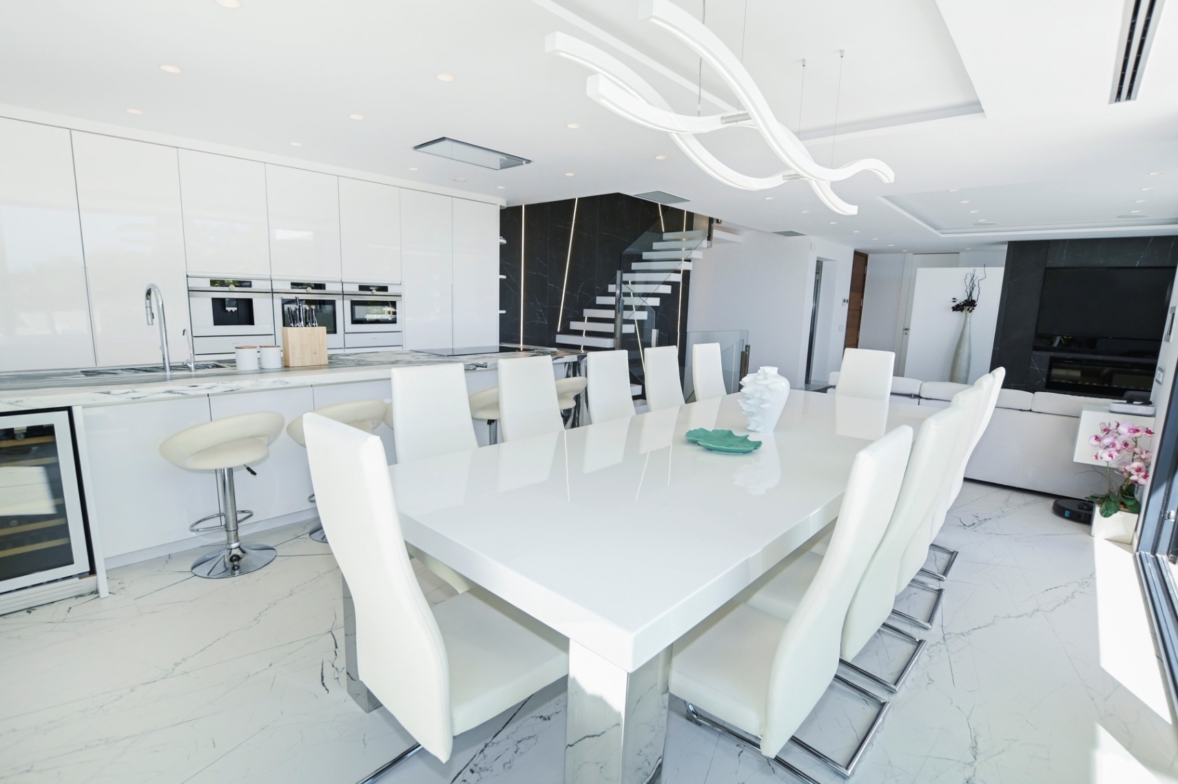 Luxury Villa with Panoramic Sea & Peñón de Ifach Views