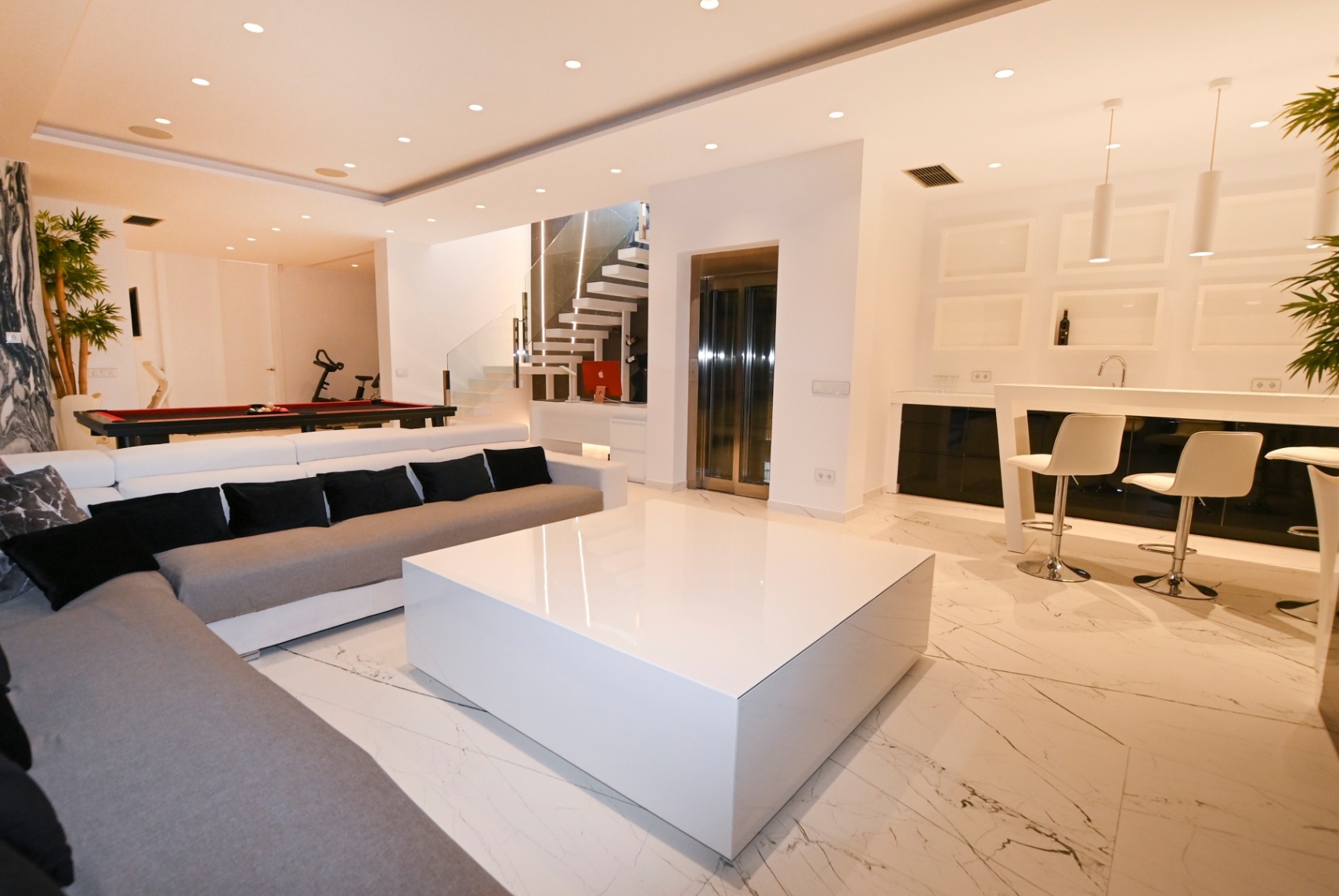 Luxury Villa with Panoramic Sea & Peñón de Ifach Views