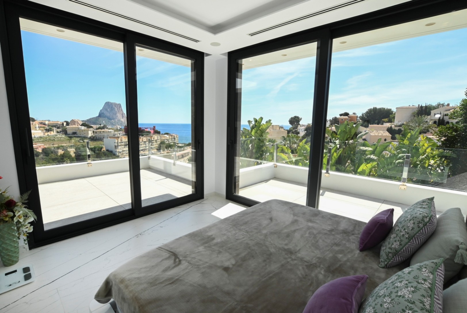 Luxury Villa with Panoramic Sea & Peñón de Ifach Views