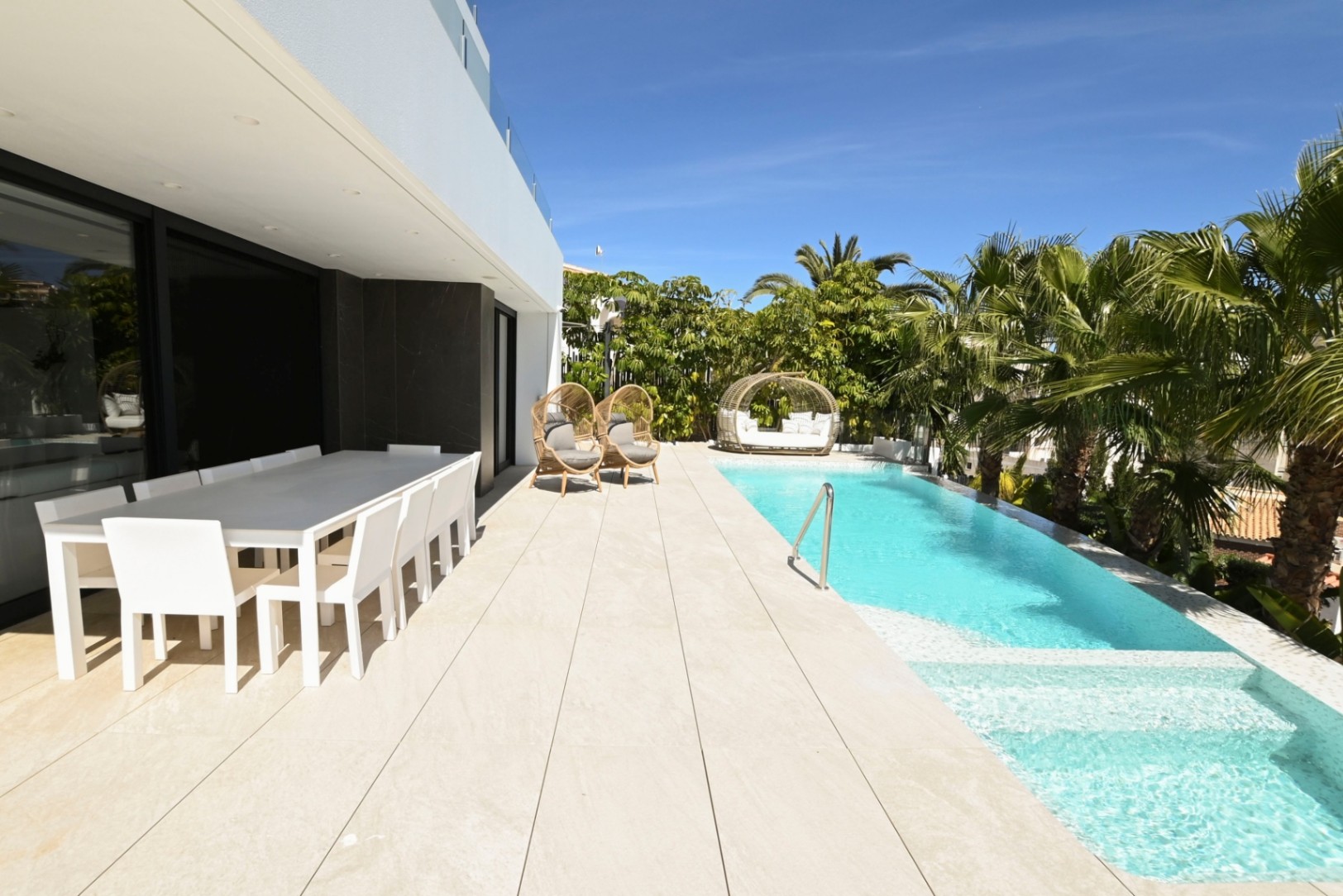 Luxury Villa with Panoramic Sea & Peñón de Ifach Views