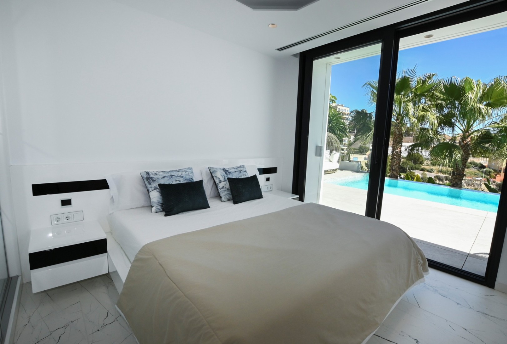 Luxury Villa with Panoramic Sea & Peñón de Ifach Views
