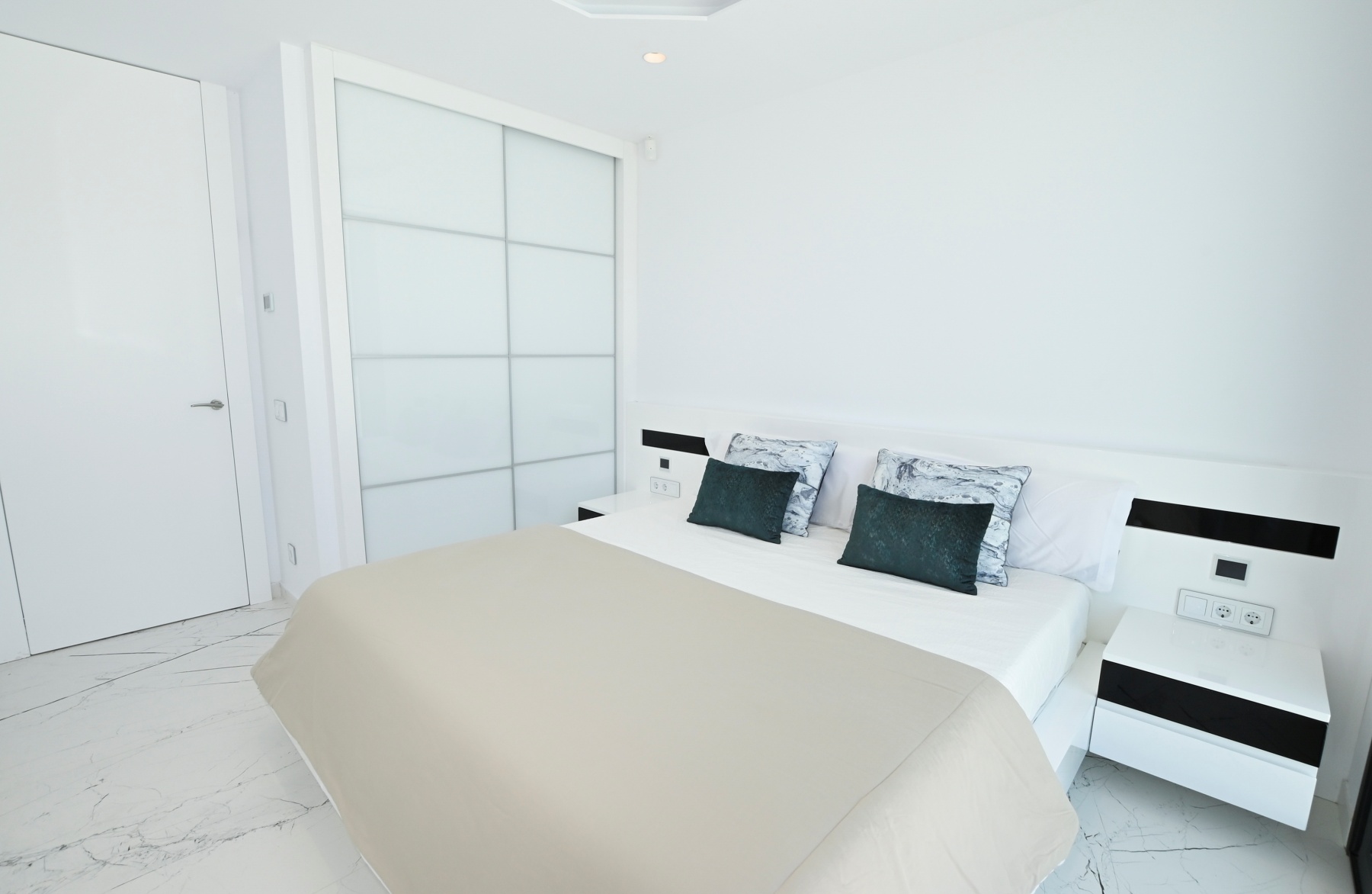Luxury Villa with Panoramic Sea & Peñón de Ifach Views