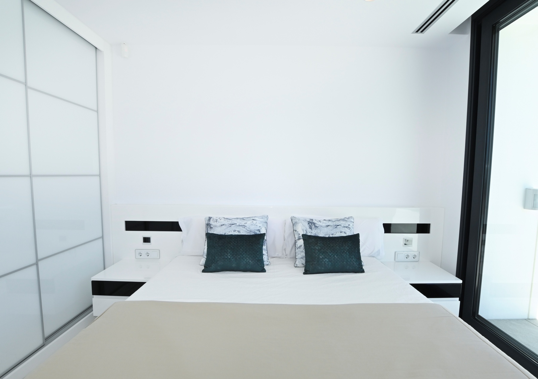 Luxury Villa with Panoramic Sea & Peñón de Ifach Views