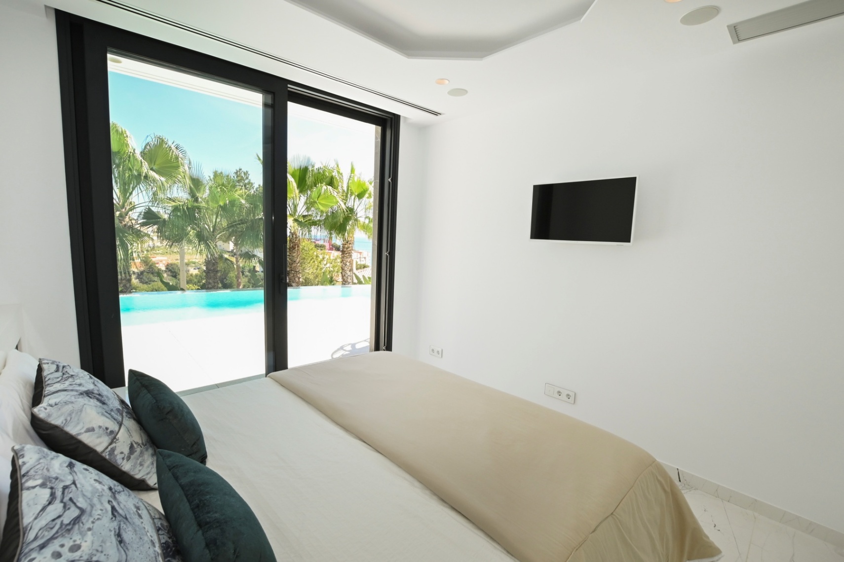 Luxury Villa with Panoramic Sea & Peñón de Ifach Views