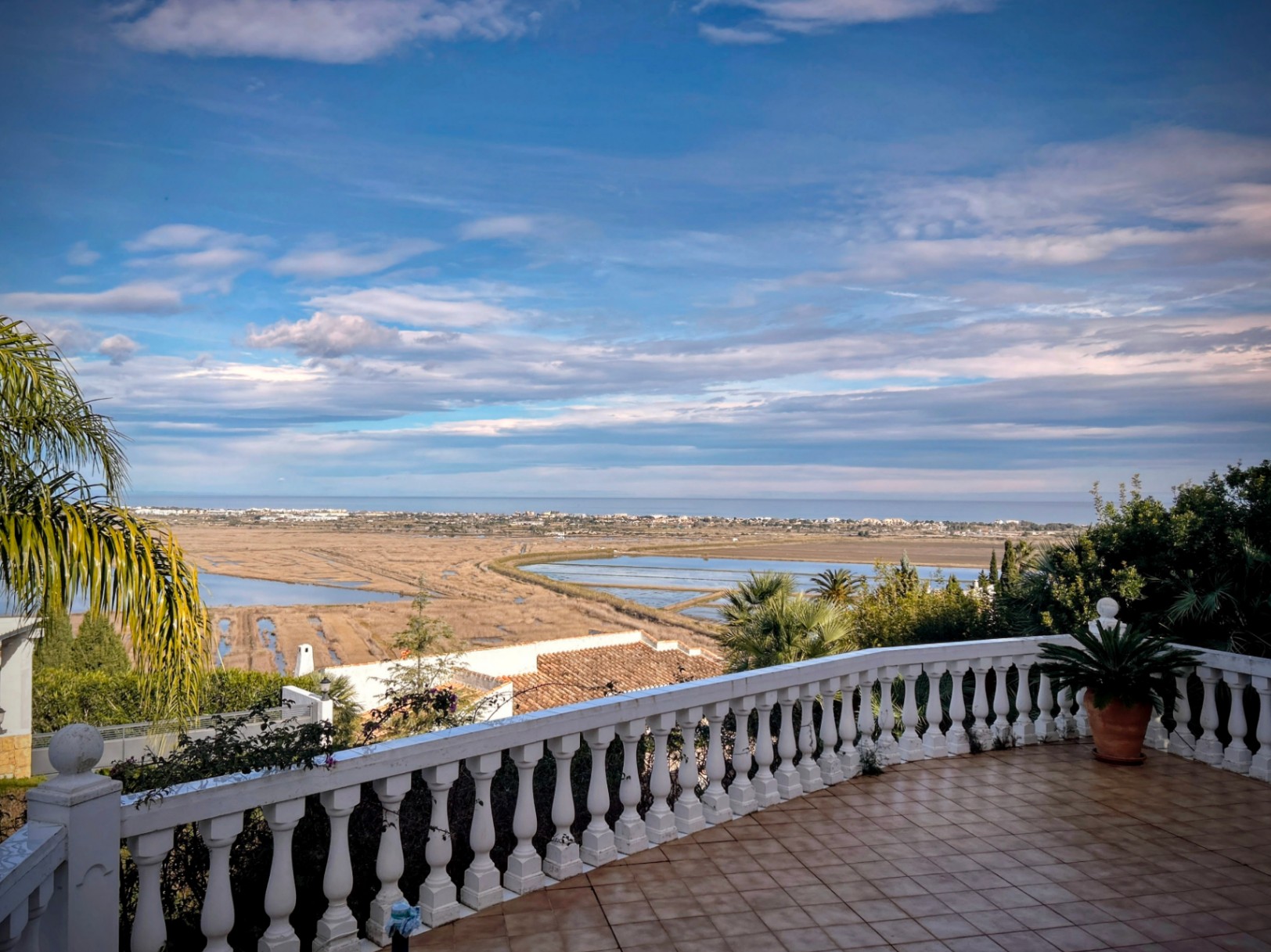Villa moderna con vistas al mar y alojamiento independiente – Pego