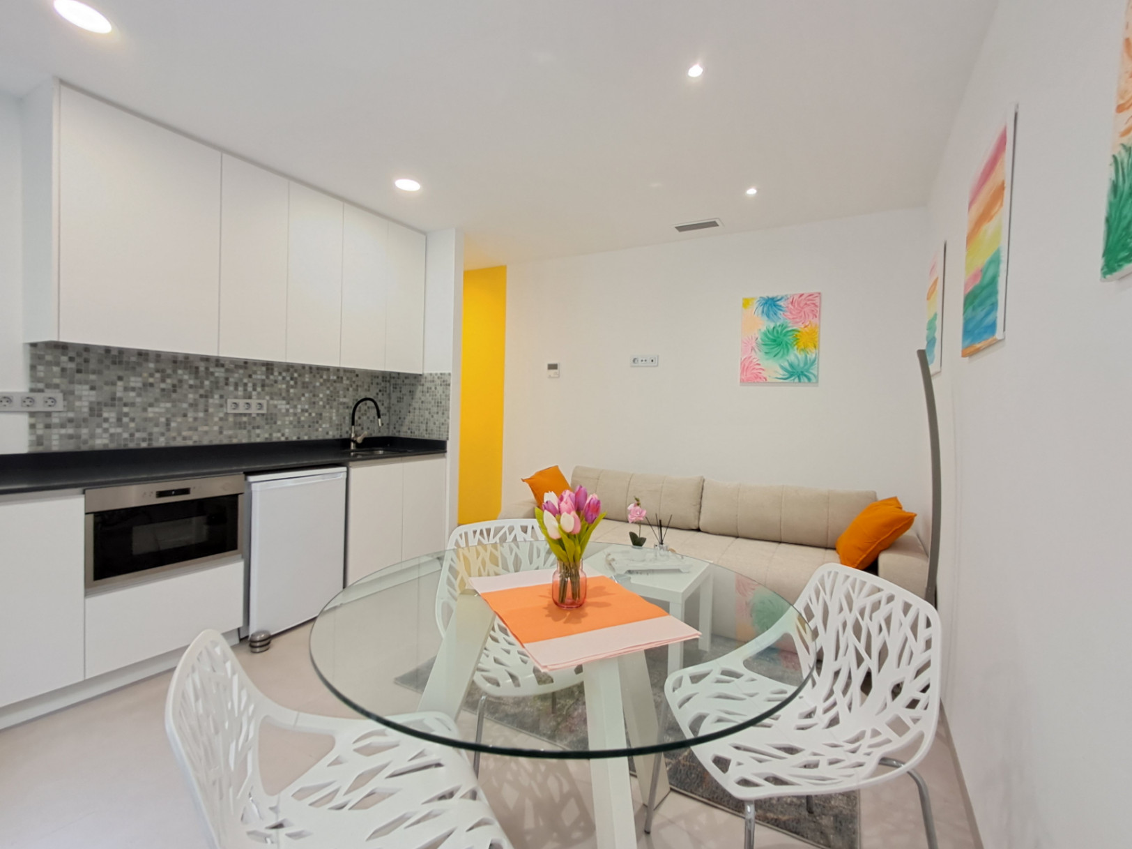 Moderne 3-Zimmer-Villa mit separatem 2-Zimmer-Apartment in Polop mit Meerblick zu verkaufen