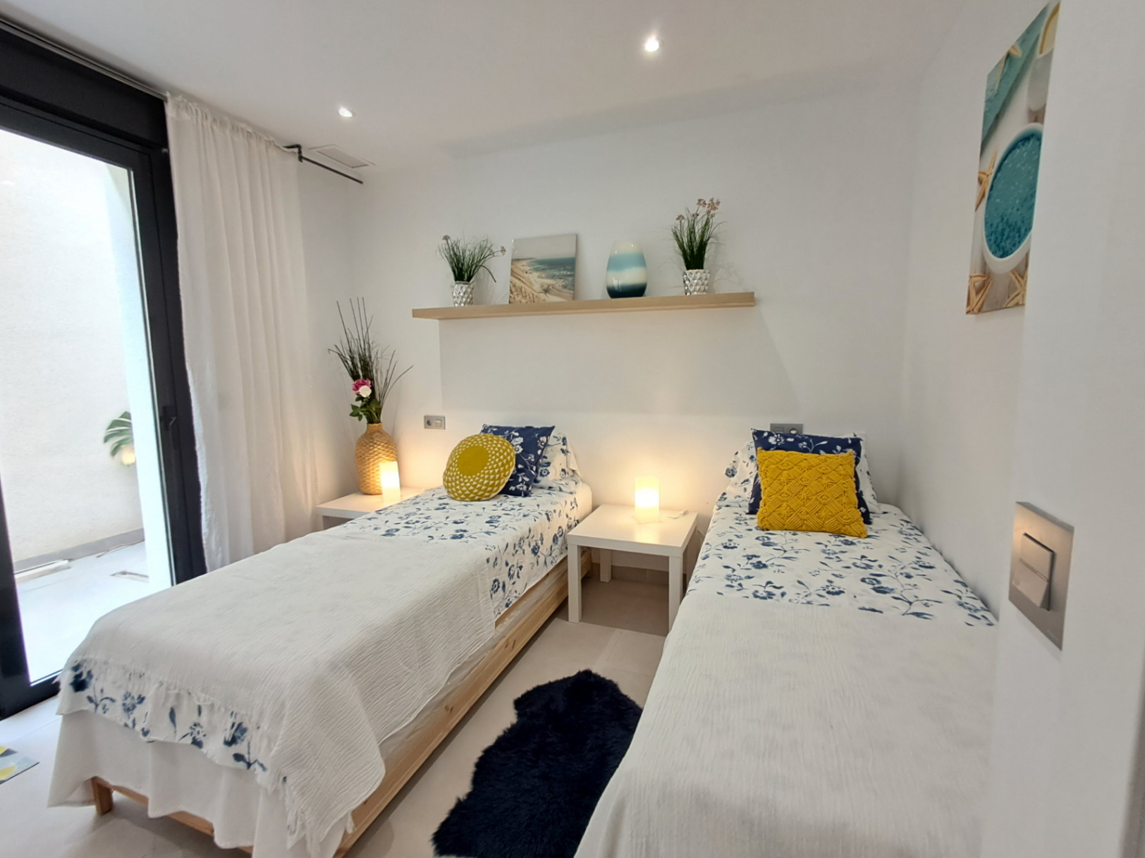 Moderne 3-Zimmer-Villa mit separatem 2-Zimmer-Apartment in Polop mit Meerblick zu verkaufen