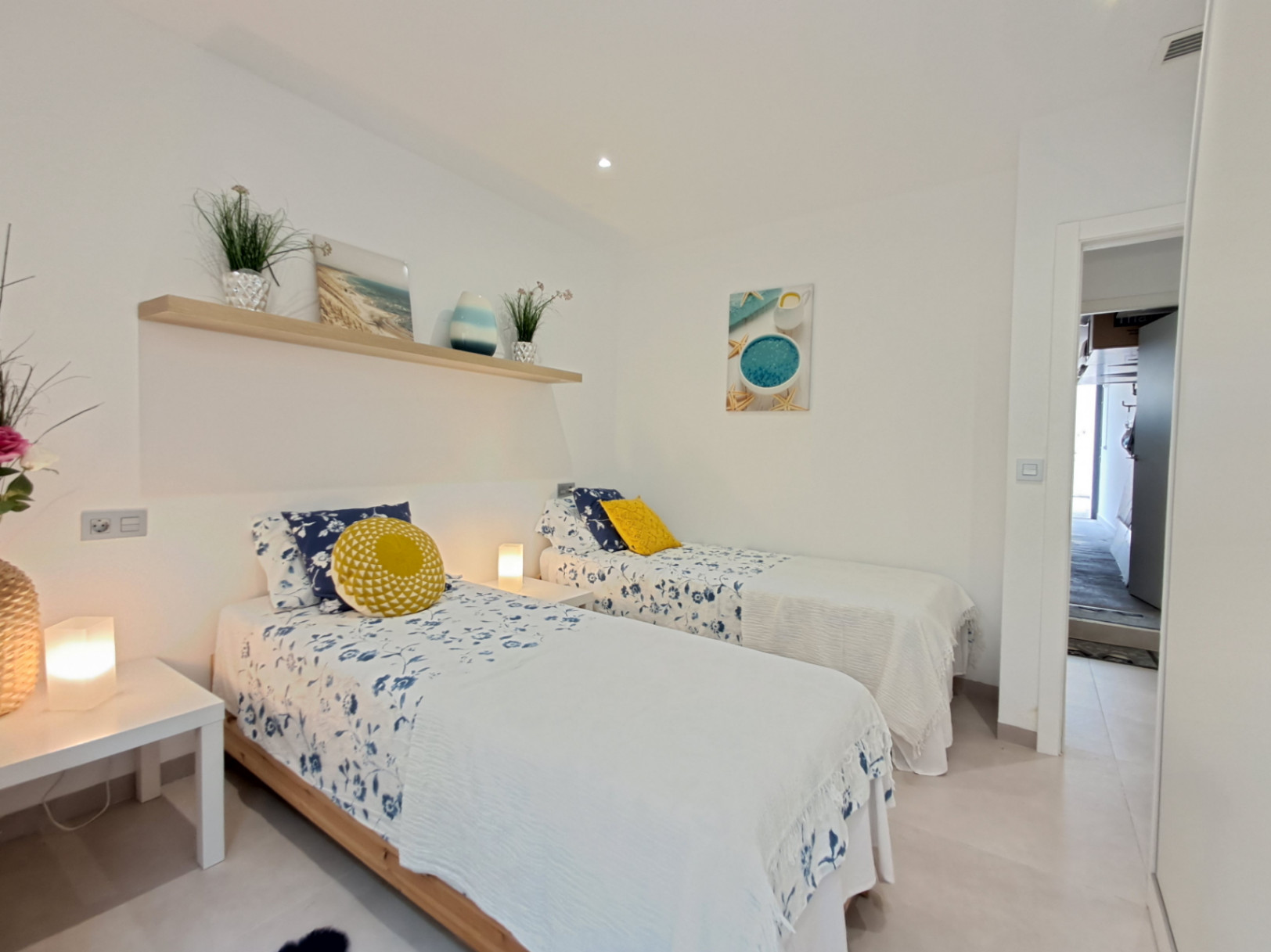 Moderne 3-Zimmer-Villa mit separatem 2-Zimmer-Apartment in Polop mit Meerblick zu verkaufen