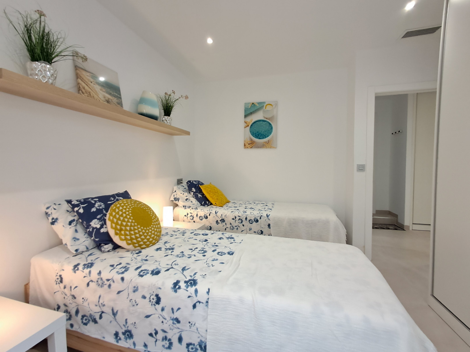 Moderne 3-Zimmer-Villa mit separatem 2-Zimmer-Apartment in Polop mit Meerblick zu verkaufen
