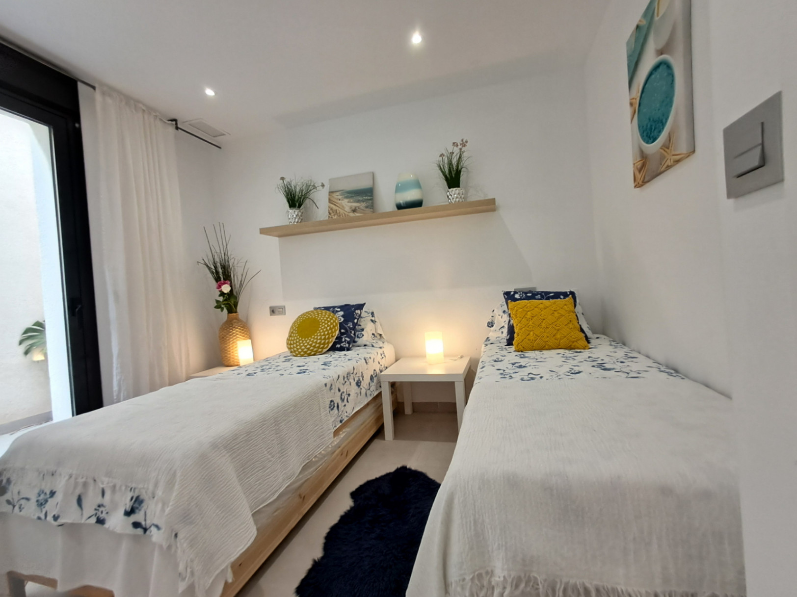 Moderne 3-Zimmer-Villa mit separatem 2-Zimmer-Apartment in Polop mit Meerblick zu verkaufen