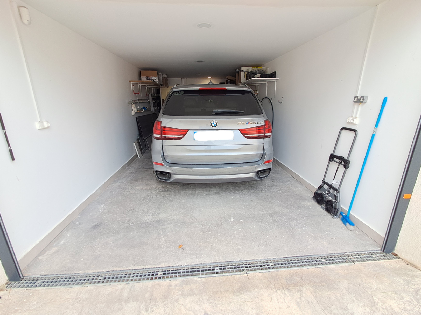 Moderne 3-Zimmer-Villa mit separatem 2-Zimmer-Apartment in Polop mit Meerblick zu verkaufen