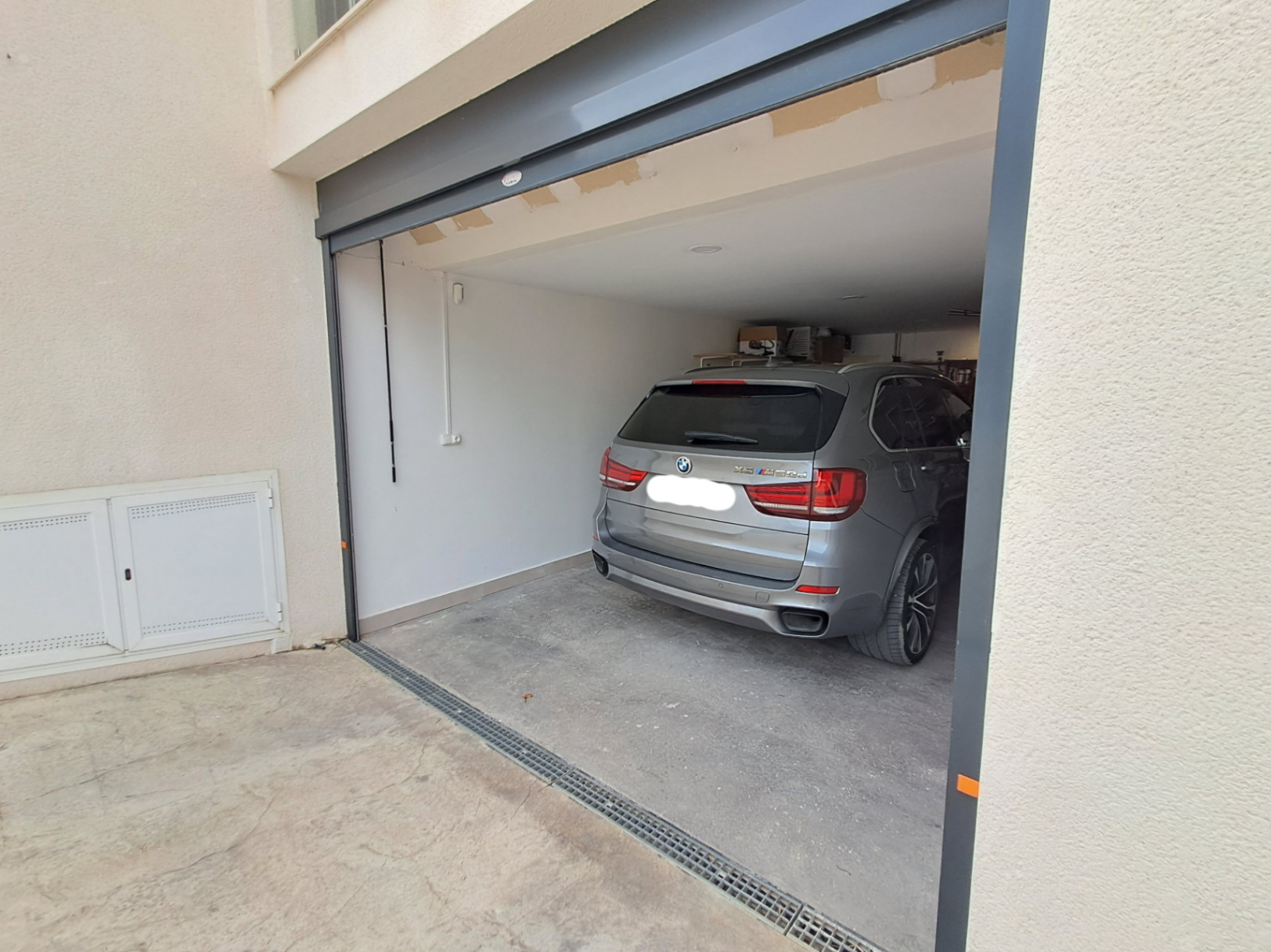 Moderne 3-Zimmer-Villa mit separatem 2-Zimmer-Apartment in Polop mit Meerblick zu verkaufen