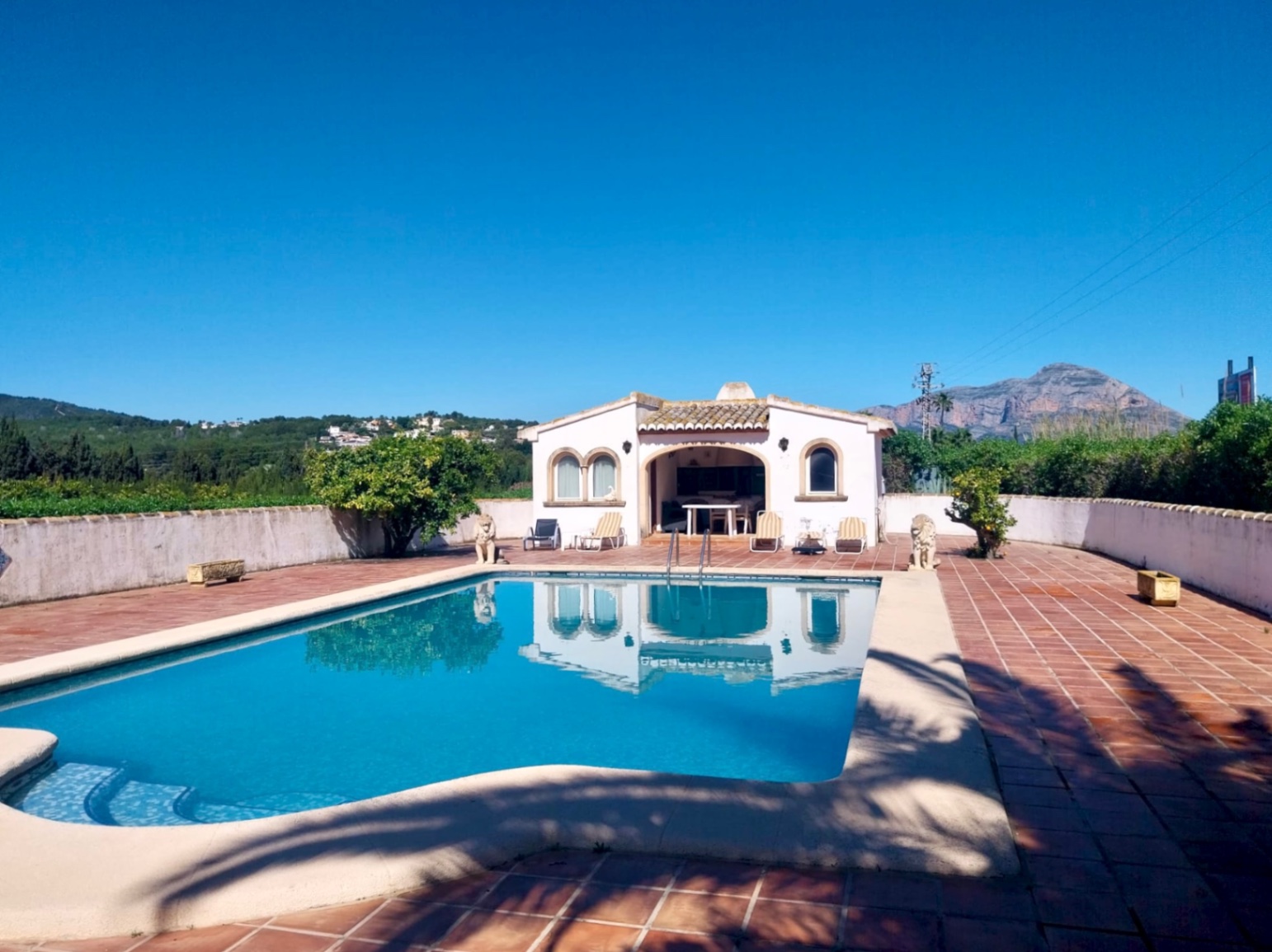 Villa en venta en Jávea con vistas al campo de golf.