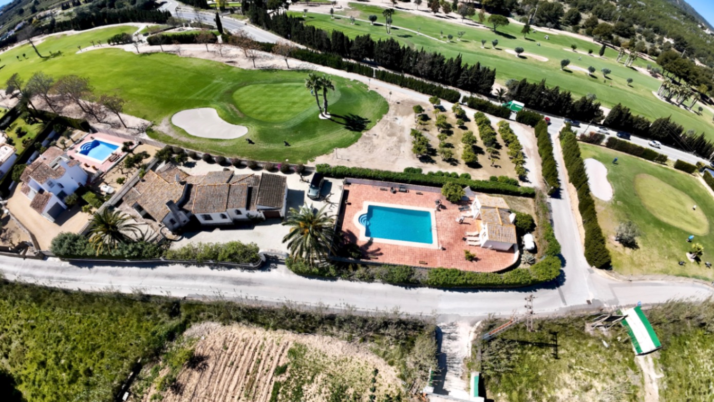 Villa en venta en Jávea con vistas al campo de golf.