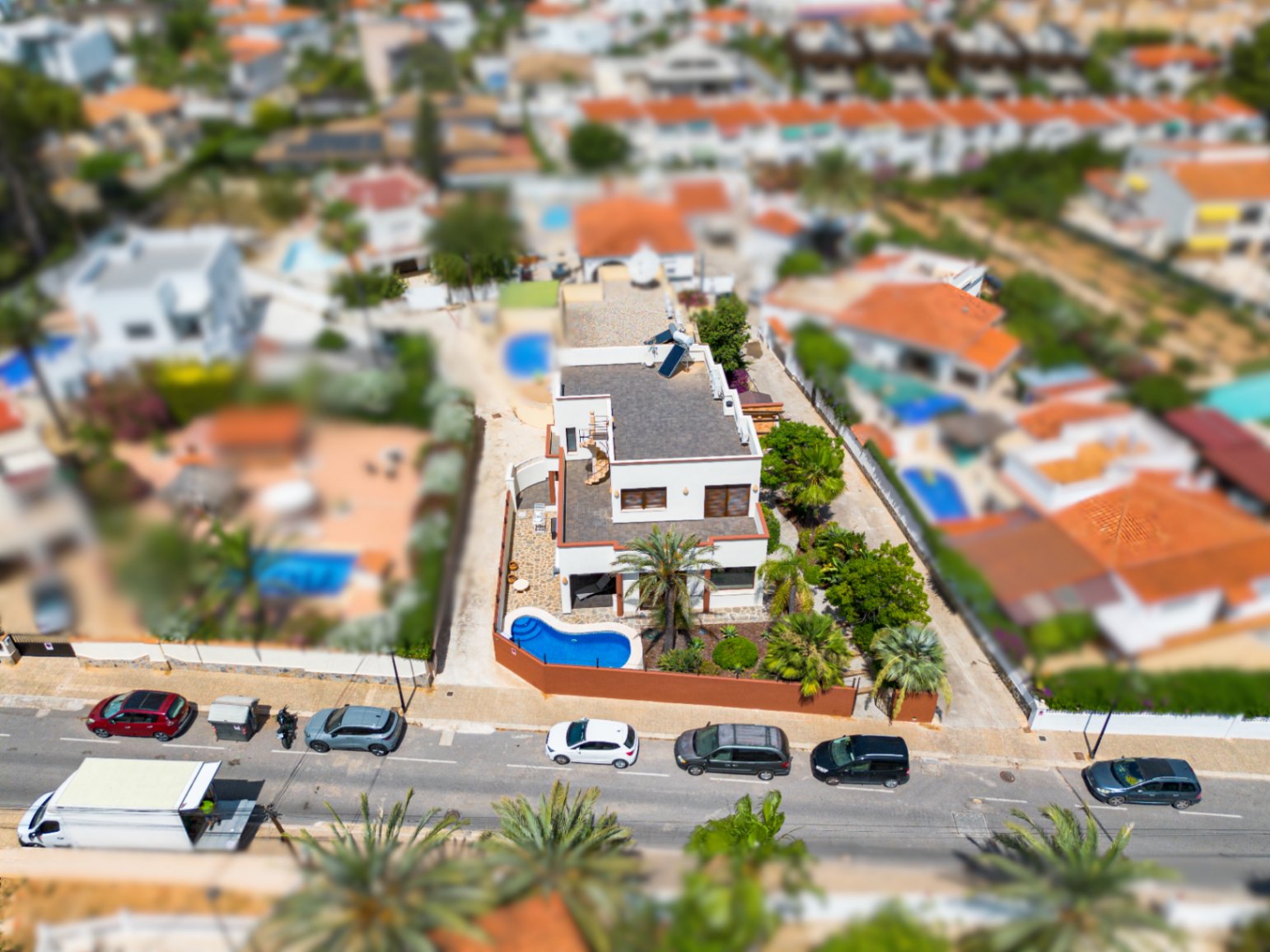 Modern villa for sale in Albir with 4 bedrooms and private pool