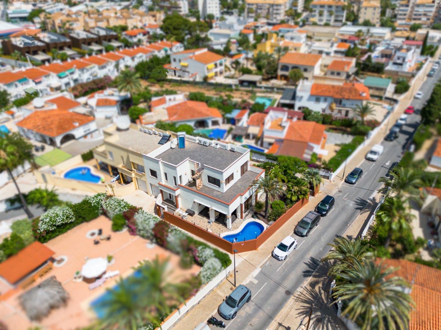 Modern villa for sale in Albir with 4 bedrooms and private pool